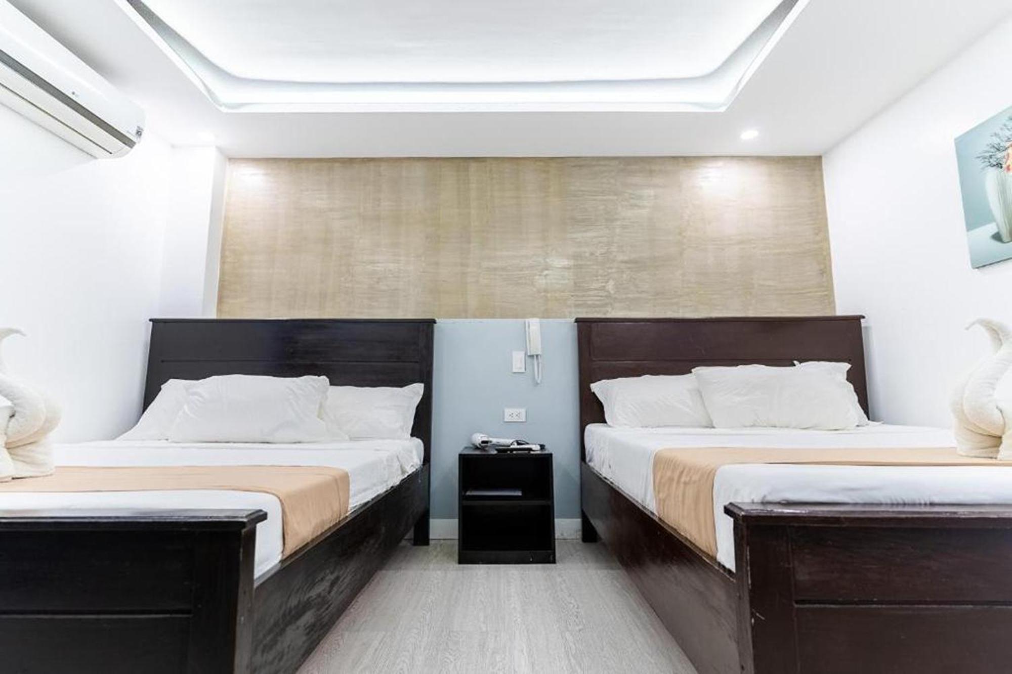 Spotlight Hotel Near Hundred Islands Wharf Alaminos Esterno foto