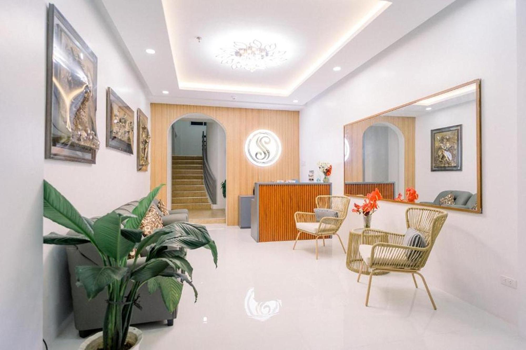 Spotlight Hotel Near Hundred Islands Wharf Alaminos Esterno foto