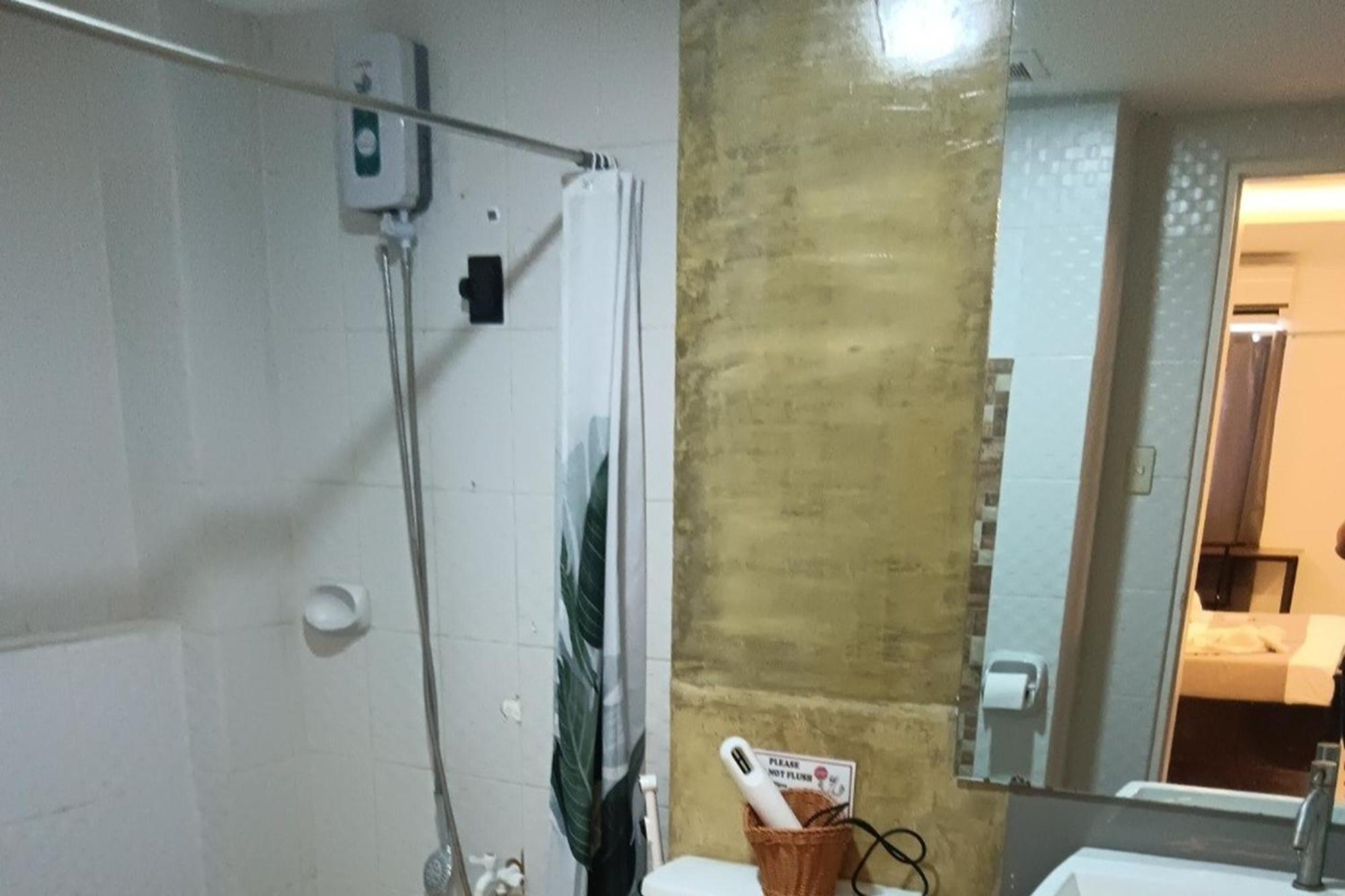 Spotlight Hotel Near Hundred Islands Wharf Alaminos Esterno foto