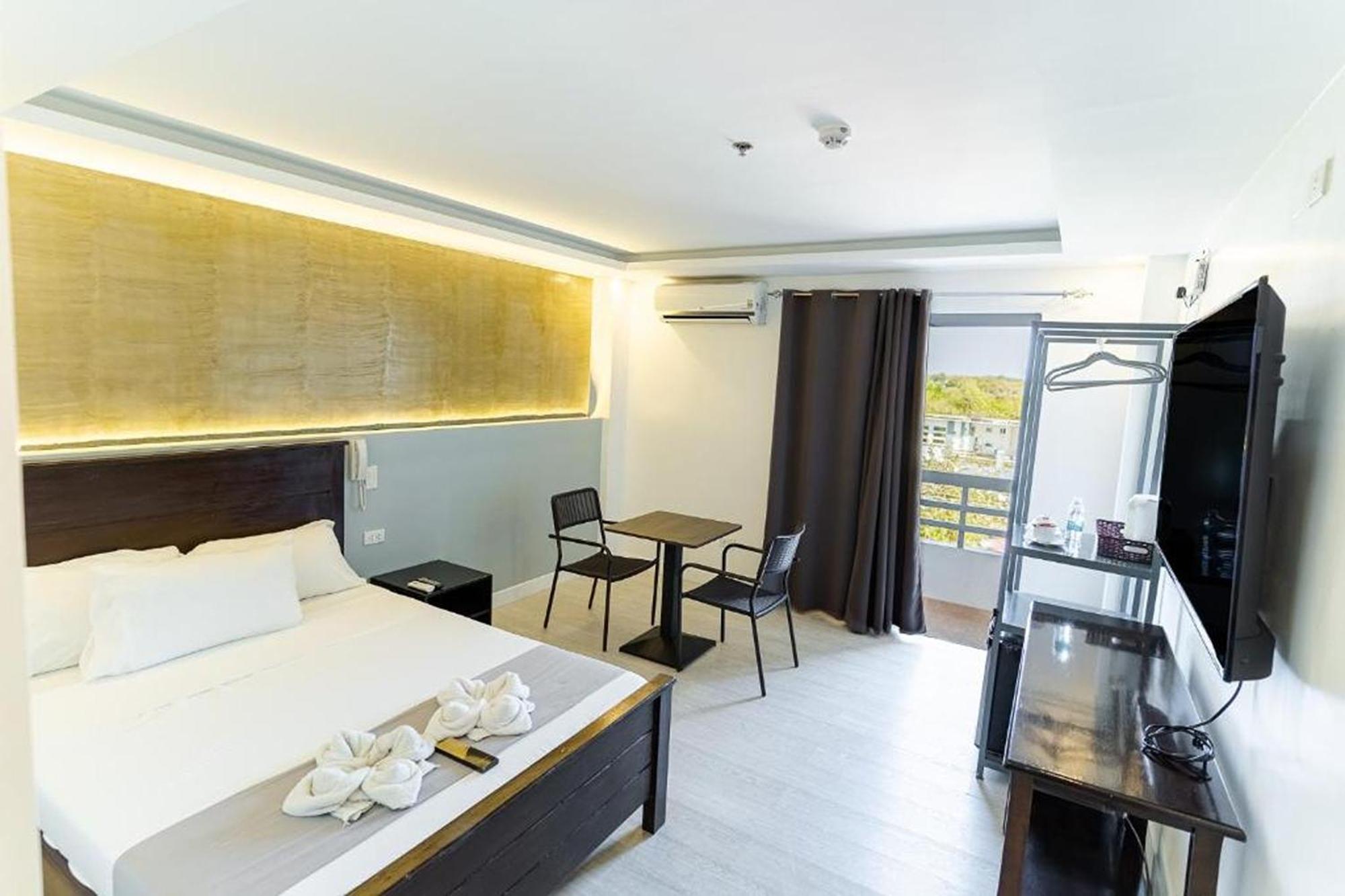 Spotlight Hotel Near Hundred Islands Wharf Alaminos Esterno foto