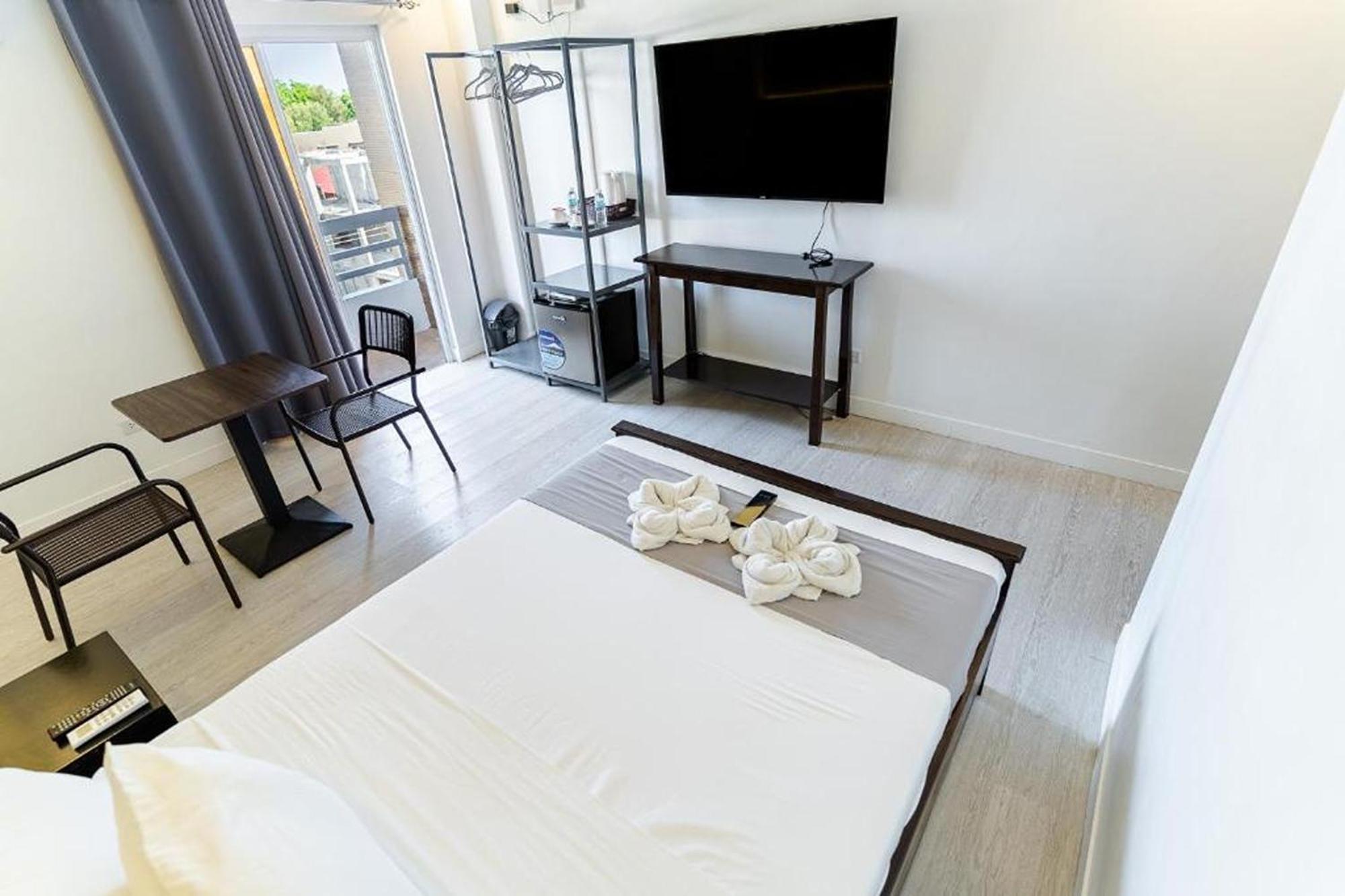 Spotlight Hotel Near Hundred Islands Wharf Alaminos Esterno foto