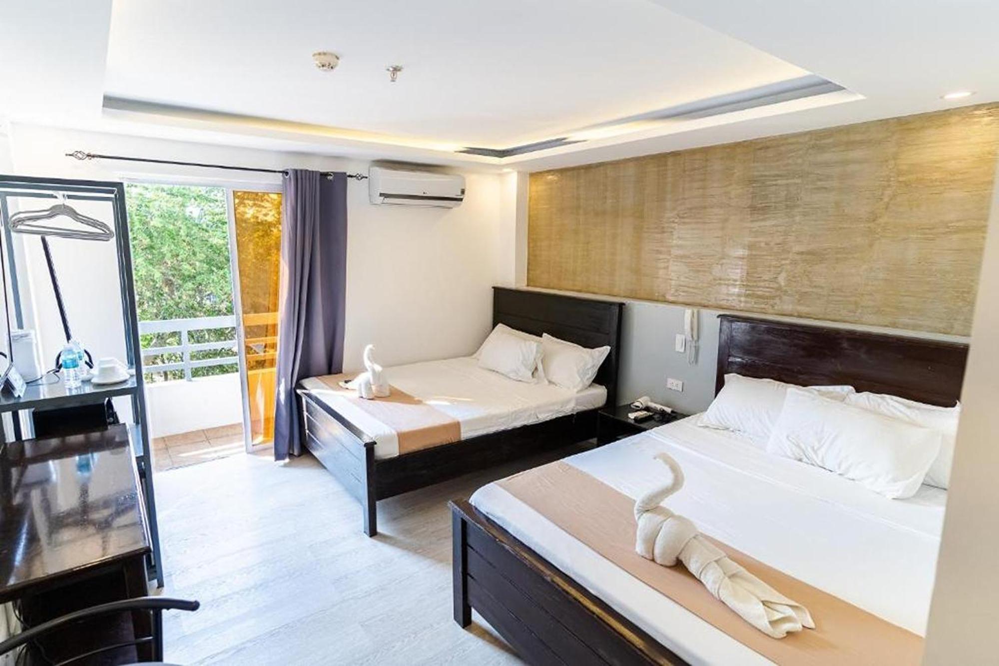 Spotlight Hotel Near Hundred Islands Wharf Alaminos Esterno foto
