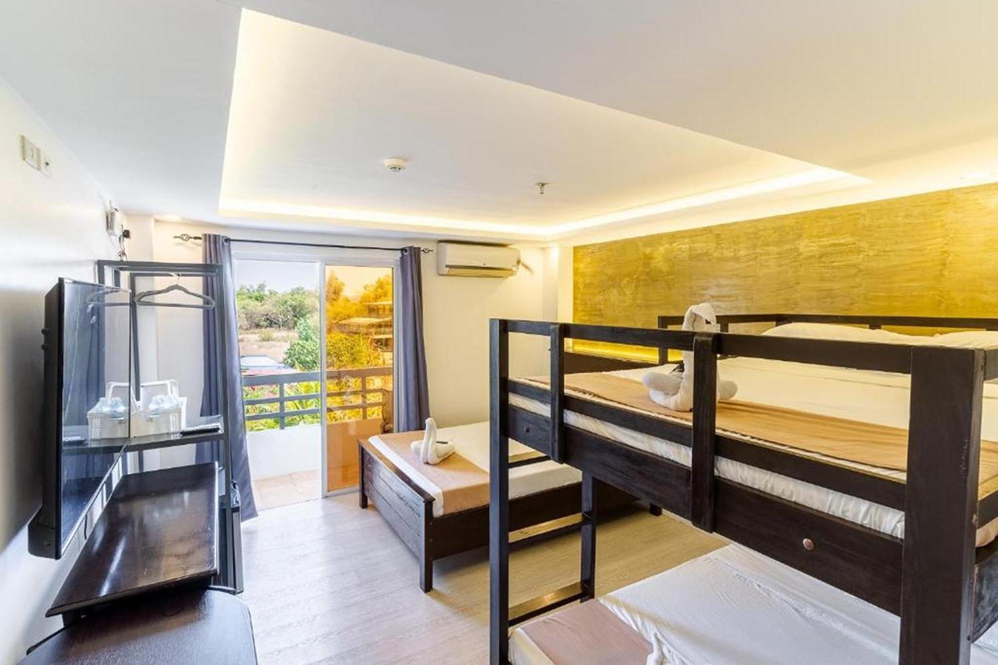 Spotlight Hotel Near Hundred Islands Wharf Alaminos Esterno foto