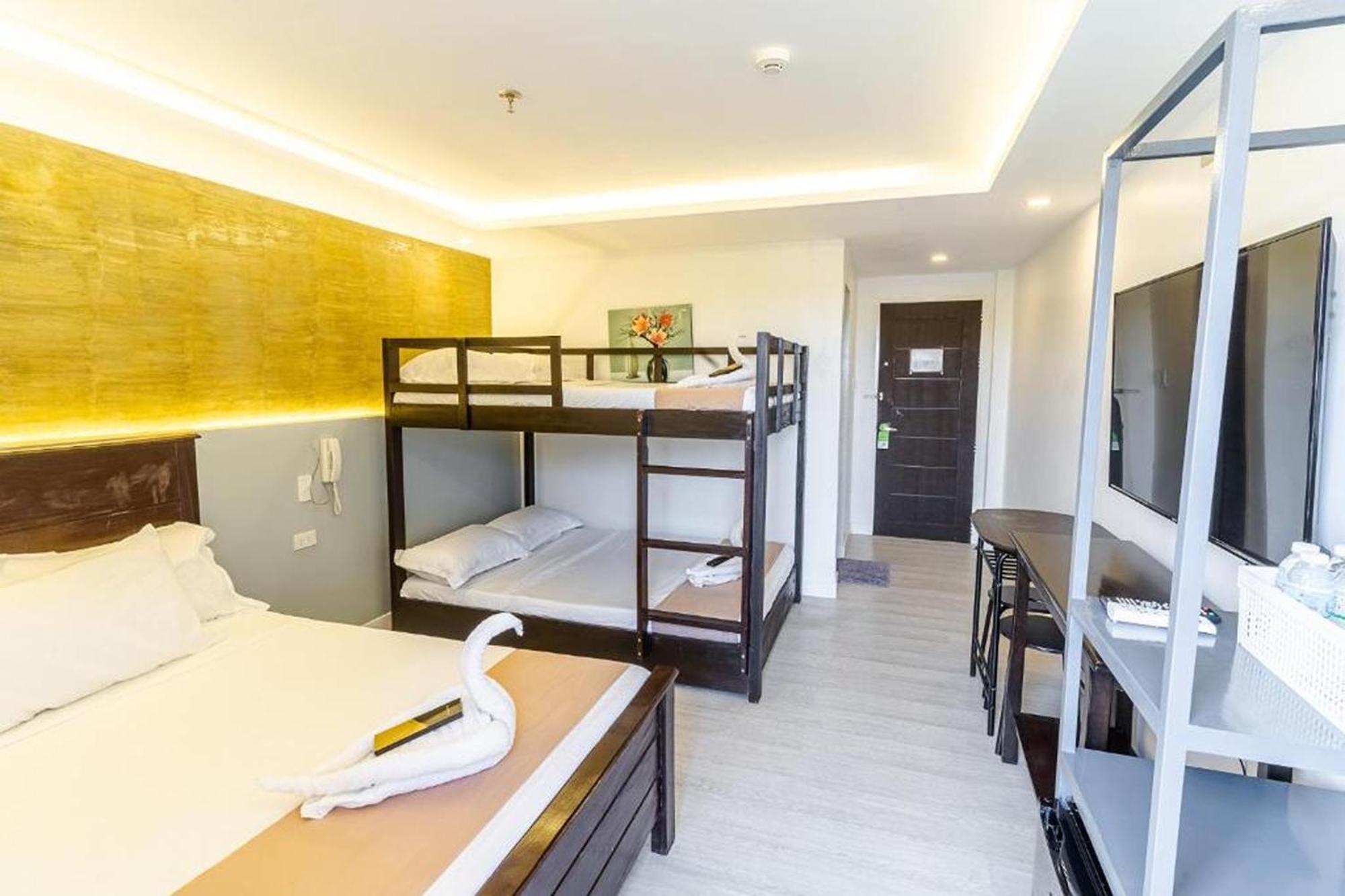 Spotlight Hotel Near Hundred Islands Wharf Alaminos Esterno foto
