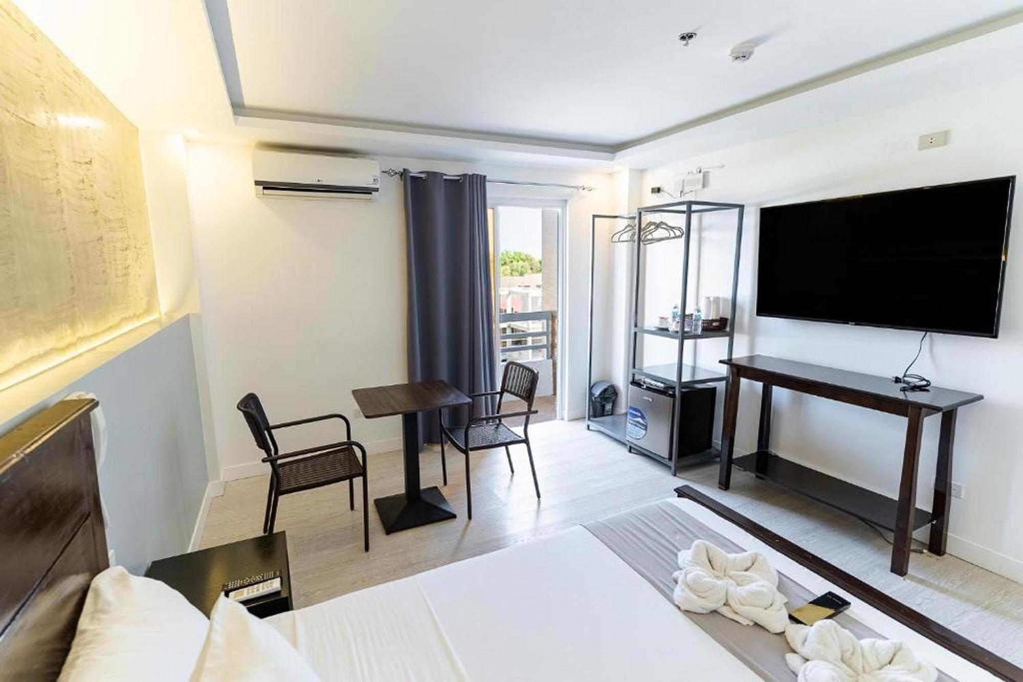 Spotlight Hotel Near Hundred Islands Wharf Alaminos Esterno foto