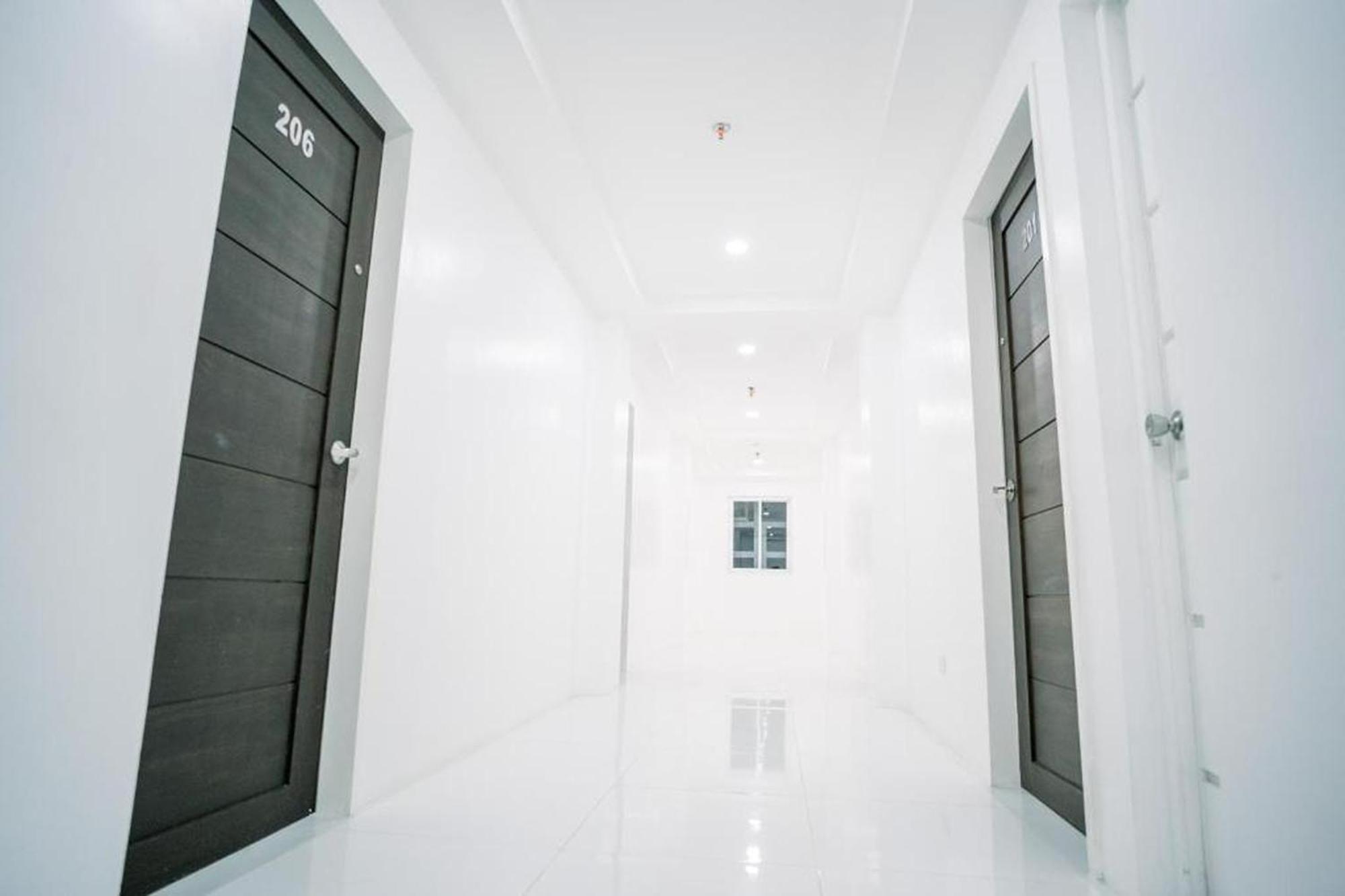 Spotlight Hotel Near Hundred Islands Wharf Alaminos Esterno foto
