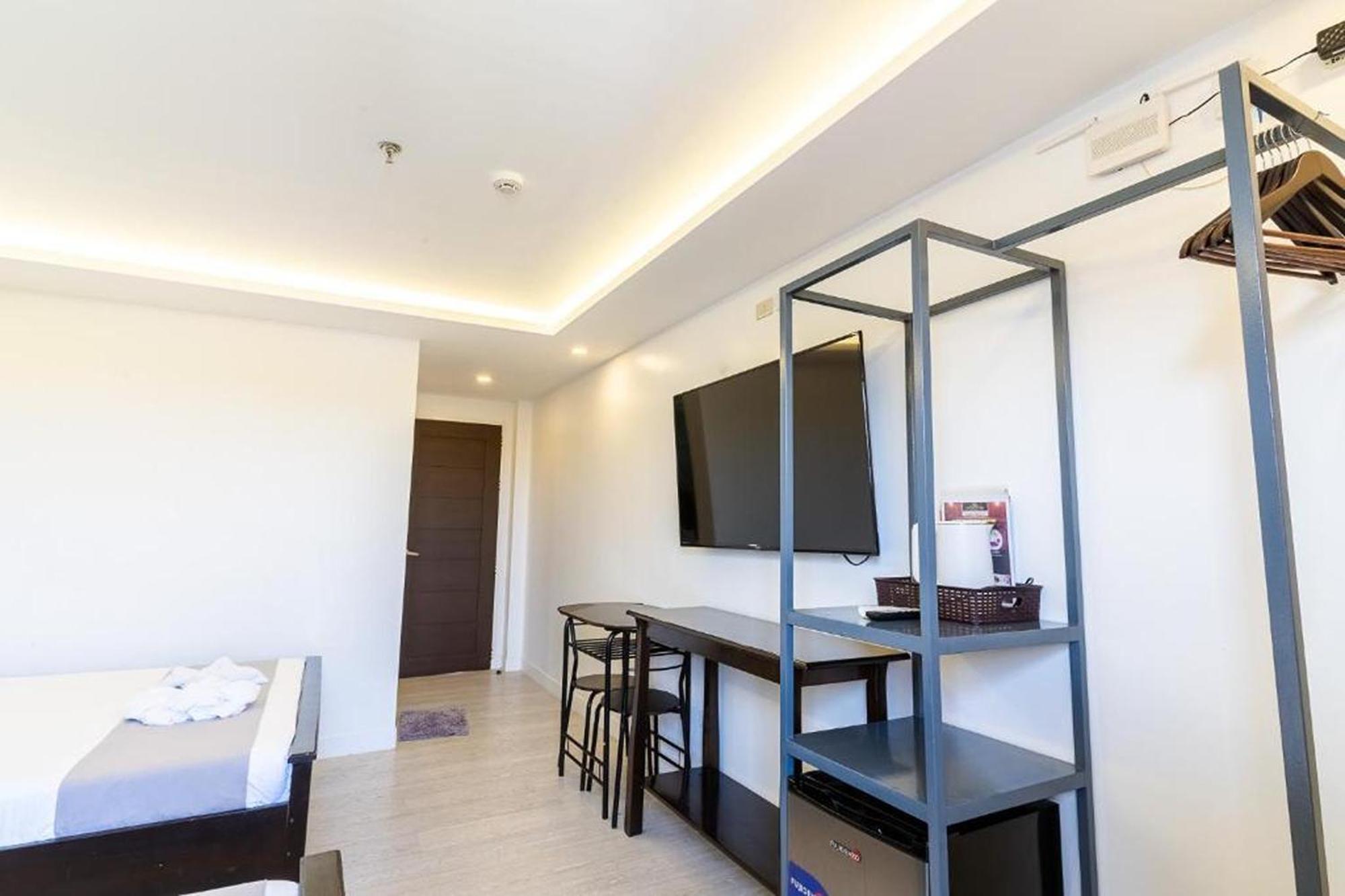 Spotlight Hotel Near Hundred Islands Wharf Alaminos Esterno foto